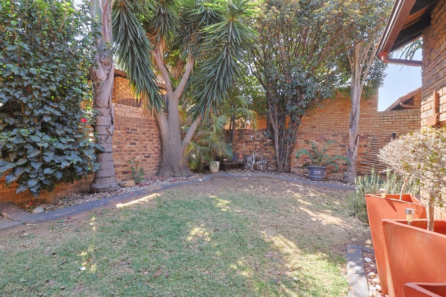 2 Bedroom Property for Sale in Wilgeheuwel Gauteng