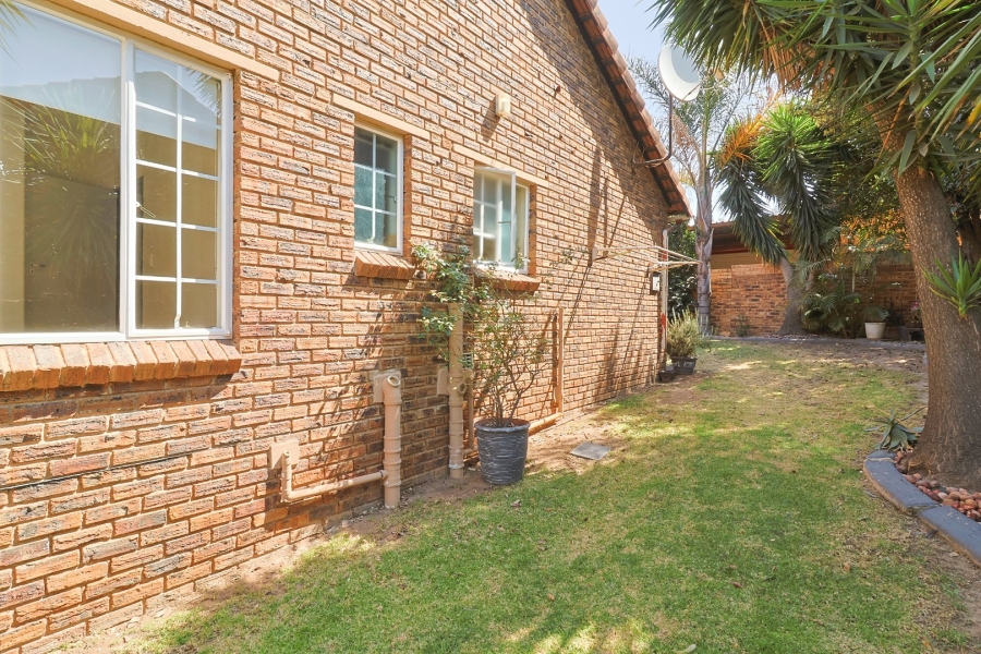 2 Bedroom Property for Sale in Wilgeheuwel Gauteng