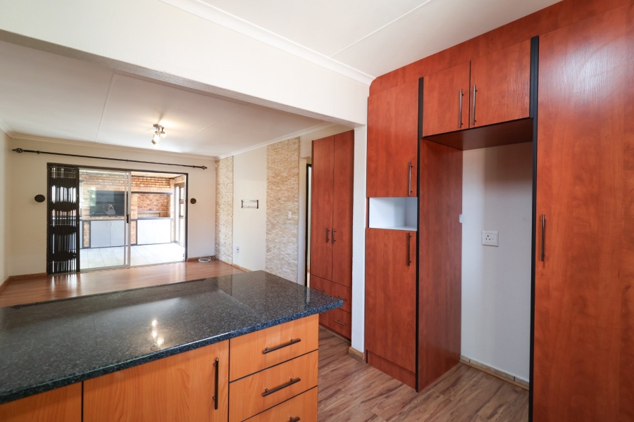 2 Bedroom Property for Sale in Wilgeheuwel Gauteng