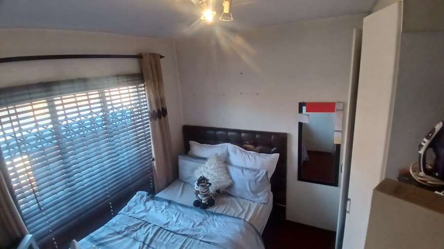 4 Bedroom Property for Sale in Mondeor Gauteng