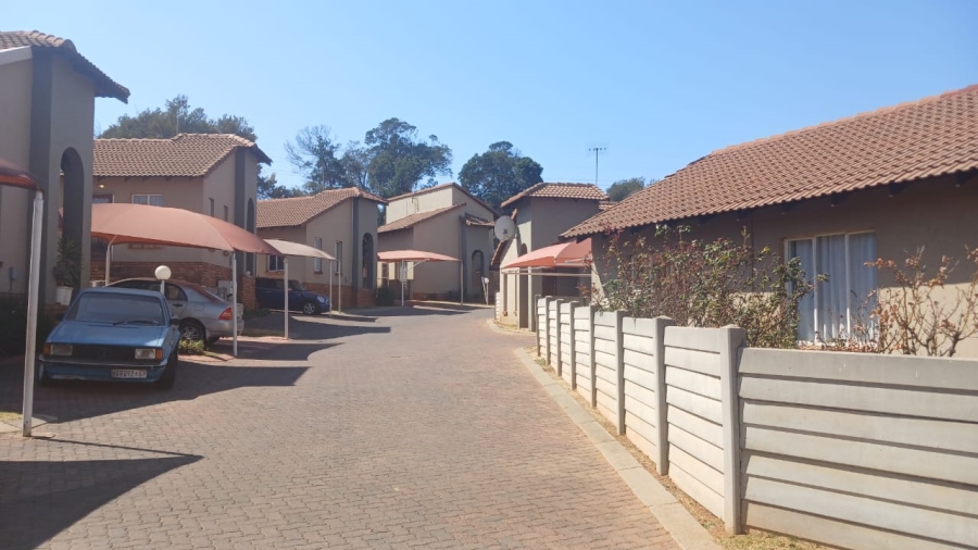 4 Bedroom Property for Sale in Mondeor Gauteng