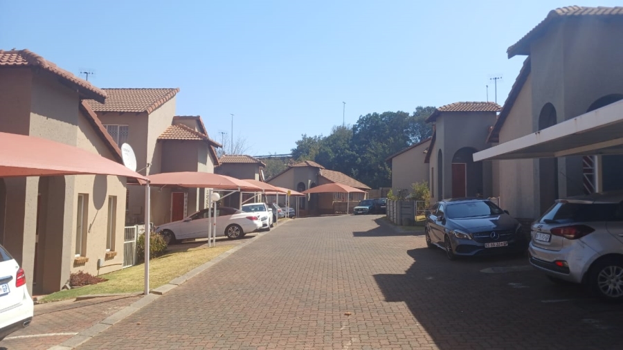 4 Bedroom Property for Sale in Mondeor Gauteng