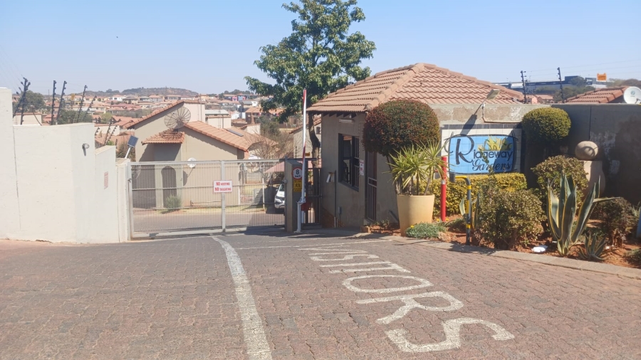 4 Bedroom Property for Sale in Mondeor Gauteng