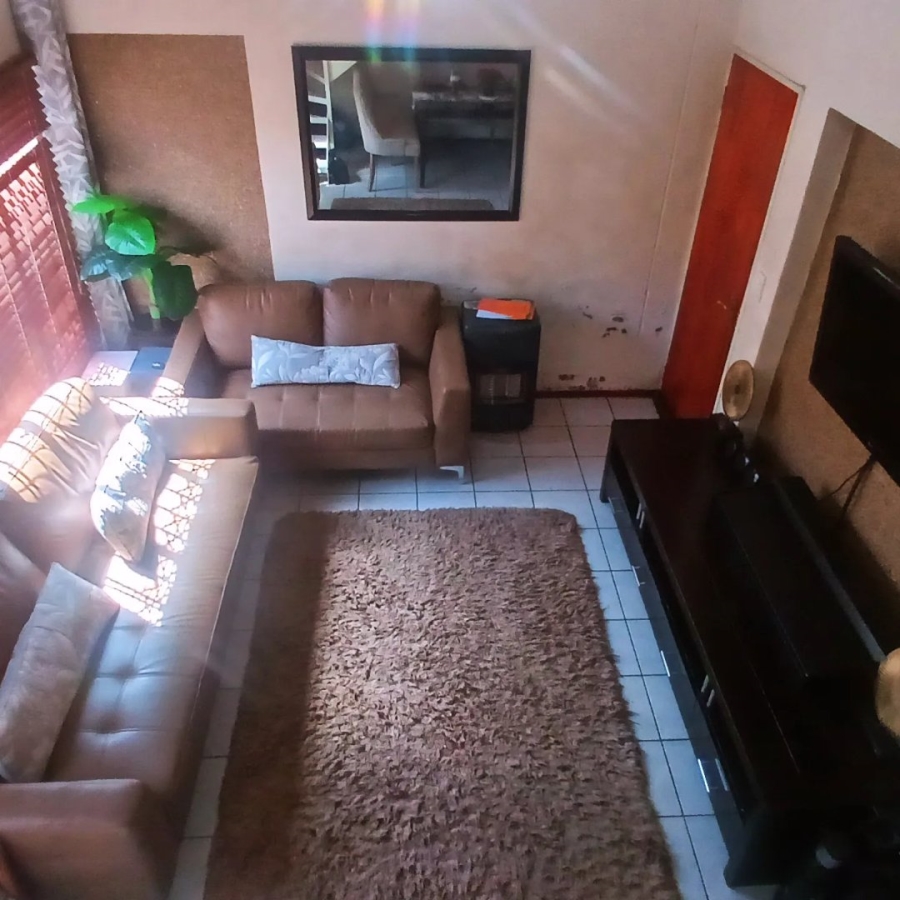 4 Bedroom Property for Sale in Mondeor Gauteng