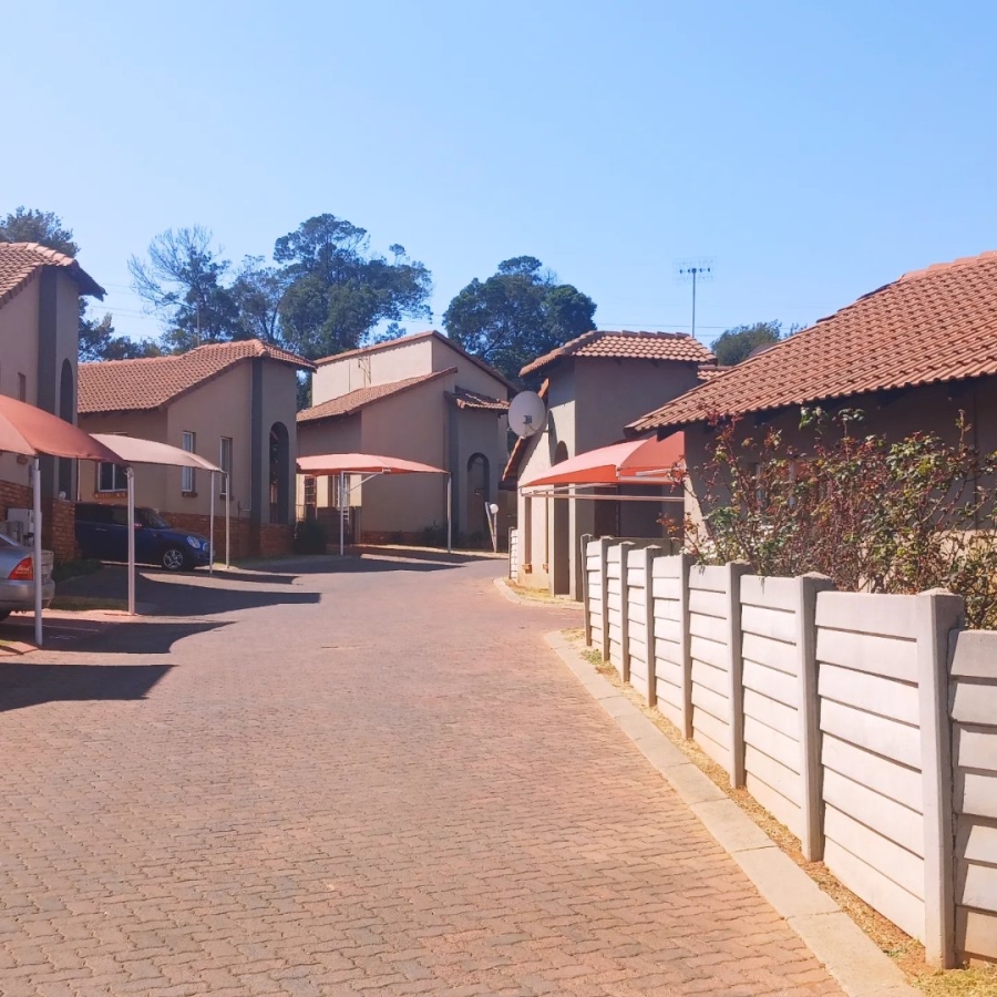 4 Bedroom Property for Sale in Mondeor Gauteng