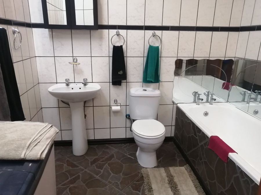 3 Bedroom Property for Sale in Selection Park Gauteng