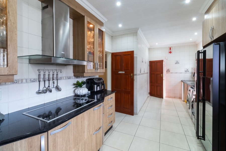 8 Bedroom Property for Sale in Witfield Gauteng