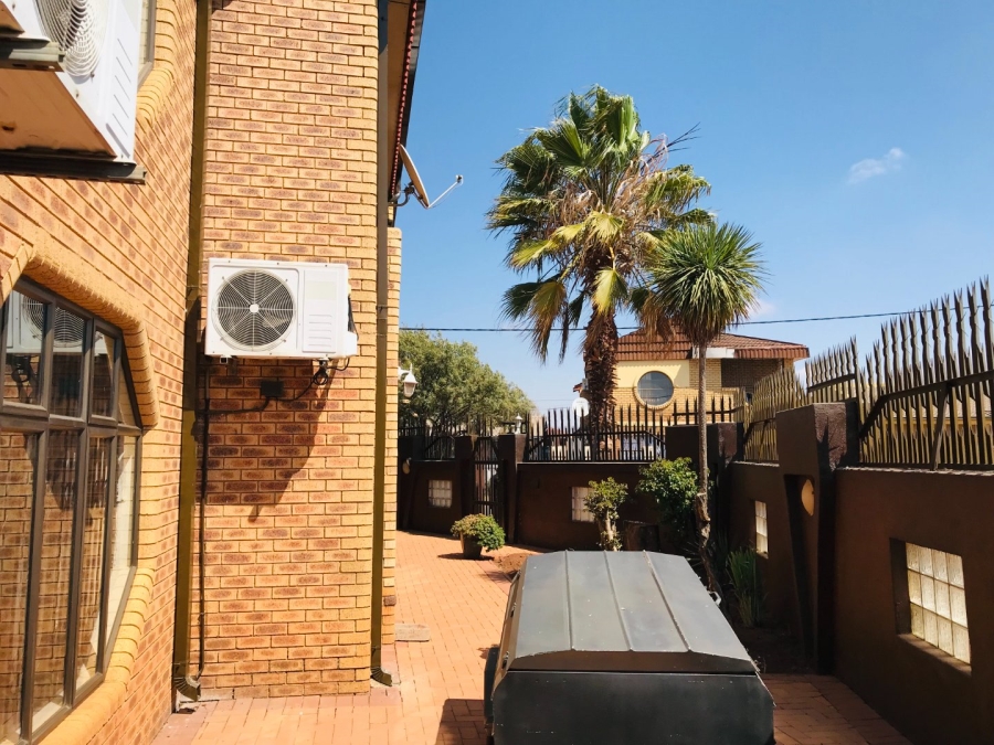 4 Bedroom Property for Sale in Lenasia Ext 5 Gauteng