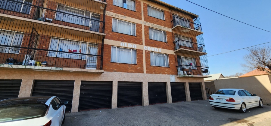 To Let 2 Bedroom Property for Rent in Forest Hill Gauteng