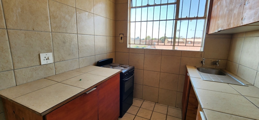 To Let 2 Bedroom Property for Rent in Forest Hill Gauteng