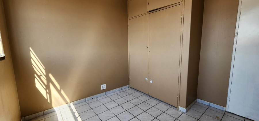 To Let 2 Bedroom Property for Rent in Forest Hill Gauteng