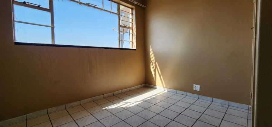 To Let 2 Bedroom Property for Rent in Forest Hill Gauteng