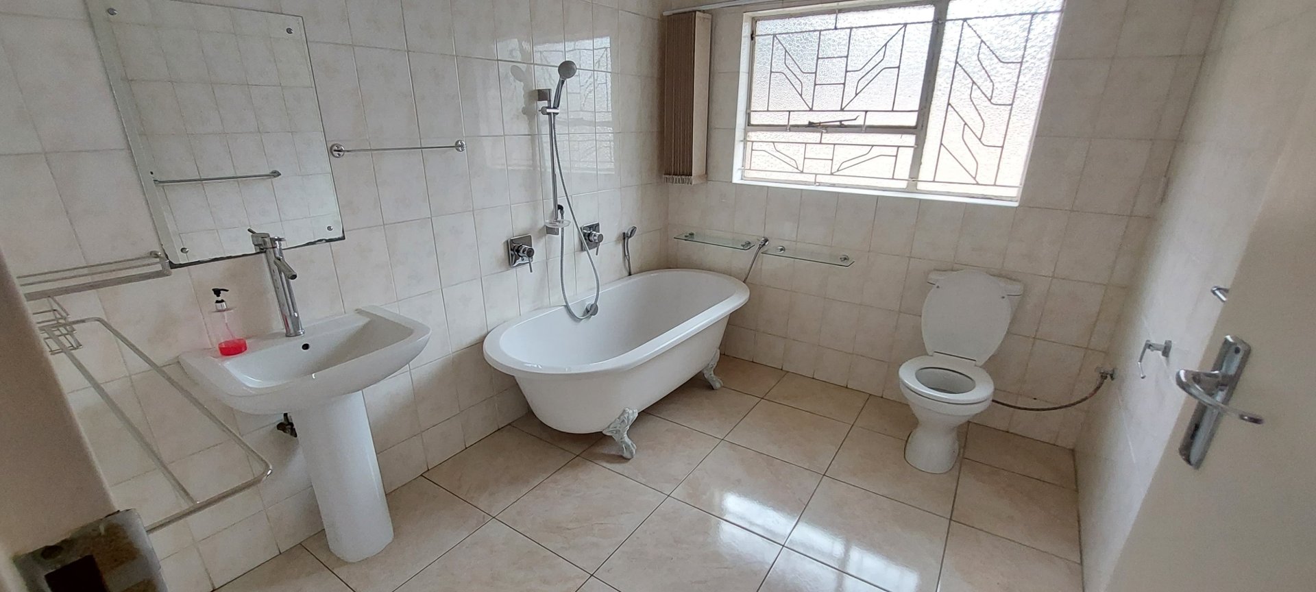 To Let 4 Bedroom Property for Rent in Glenvista Gauteng