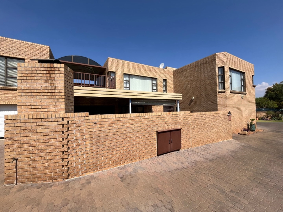 2 Bedroom Property for Sale in Meyersdal Gauteng