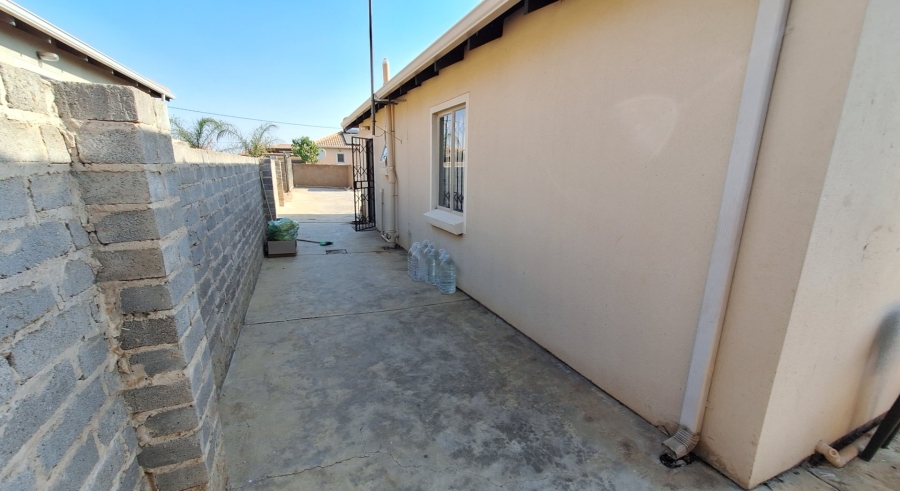 3 Bedroom Property for Sale in Glenway Estate Gauteng