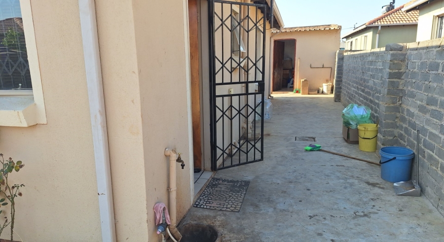 3 Bedroom Property for Sale in Glenway Estate Gauteng