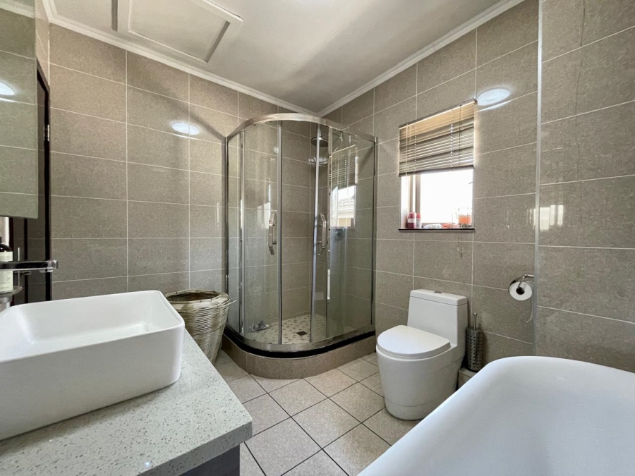 2 Bedroom Property for Sale in Carlswald Gauteng