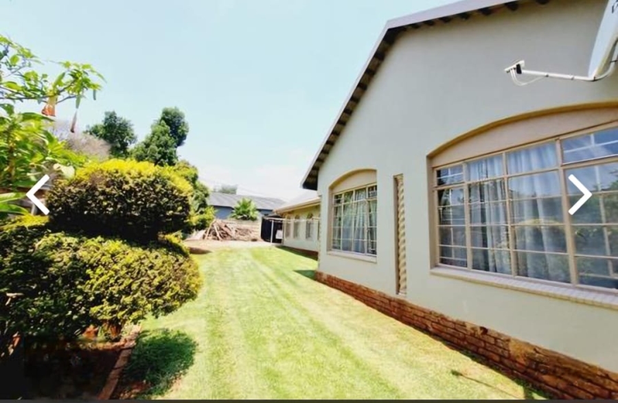 5 Bedroom Property for Sale in Clayville Industria Gauteng