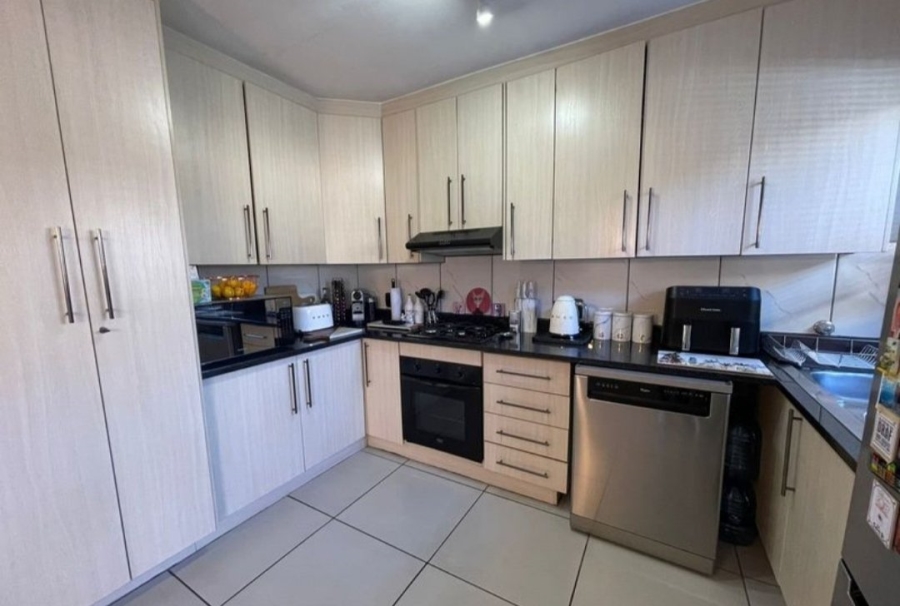 3 Bedroom Property for Sale in Rooihuiskraal Gauteng