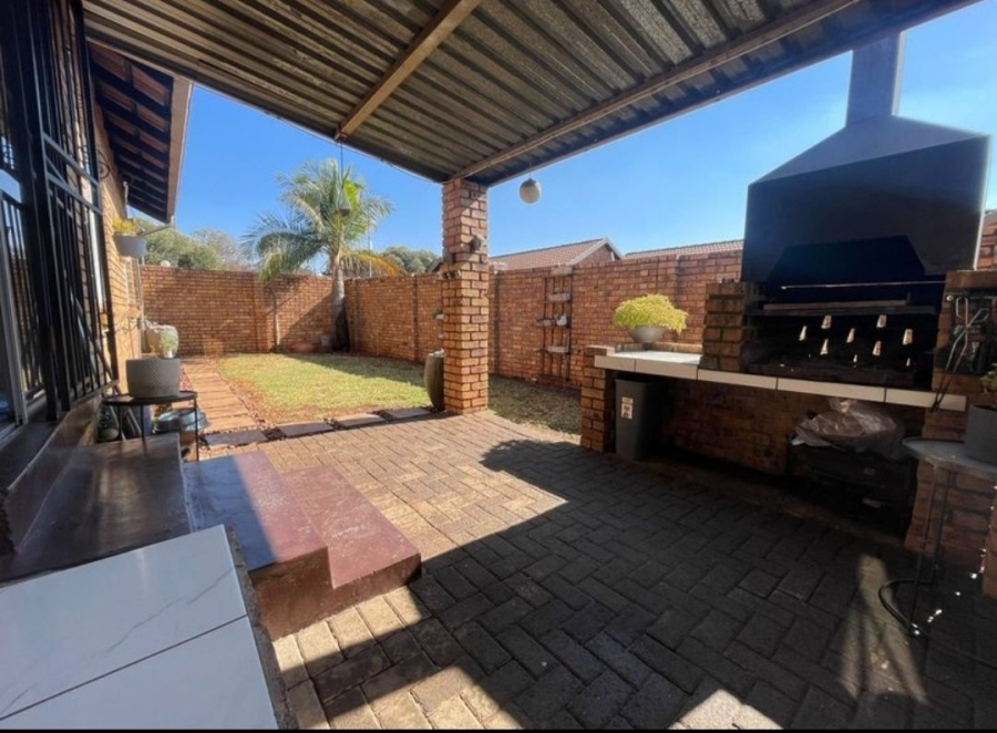 3 Bedroom Property for Sale in Rooihuiskraal Gauteng