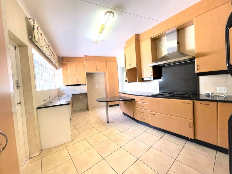 To Let 4 Bedroom Property for Rent in Gallo Manor Gauteng