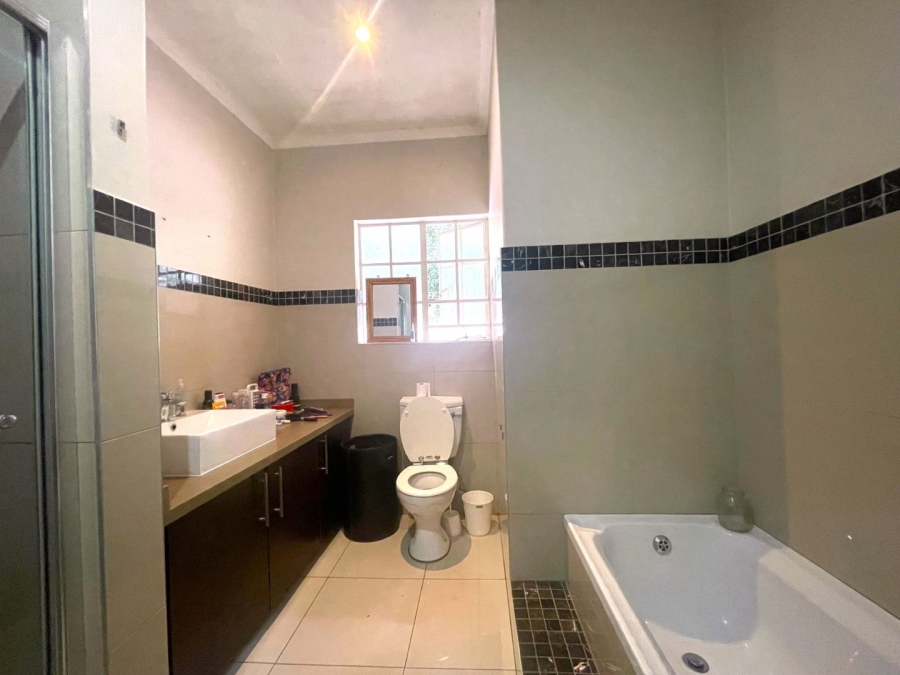 To Let 4 Bedroom Property for Rent in Gallo Manor Gauteng