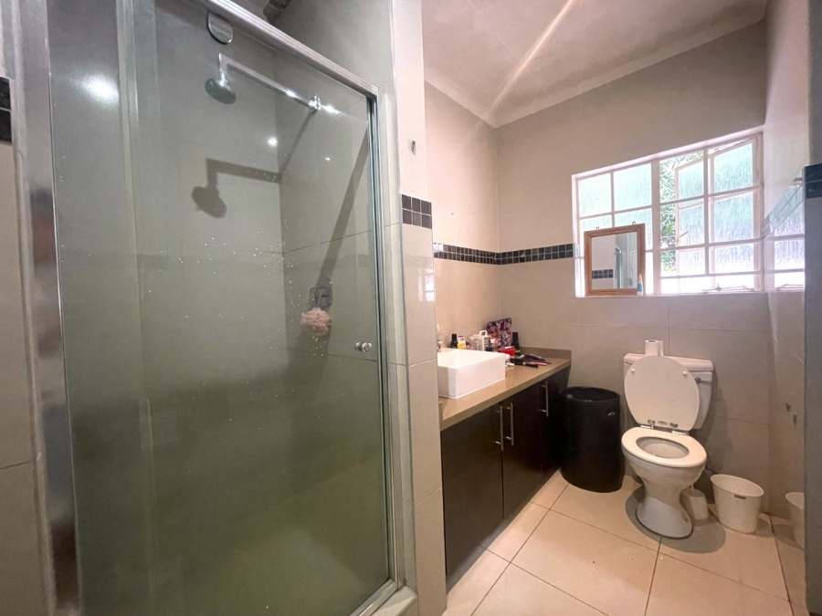 To Let 4 Bedroom Property for Rent in Gallo Manor Gauteng