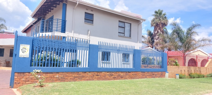 6 Bedroom Property for Sale in Lenasia South Gauteng