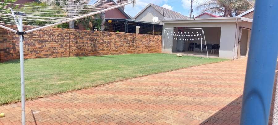 6 Bedroom Property for Sale in Lenasia South Gauteng