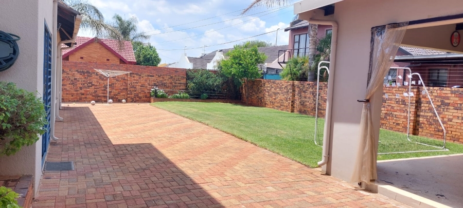 6 Bedroom Property for Sale in Lenasia South Gauteng