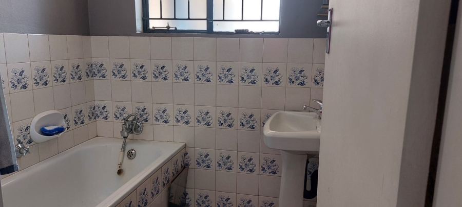 6 Bedroom Property for Sale in Lenasia South Gauteng