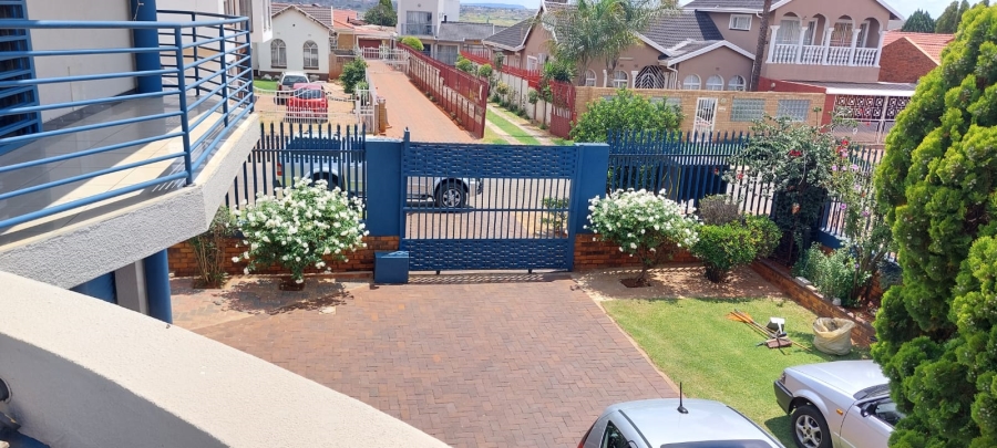 6 Bedroom Property for Sale in Lenasia South Gauteng