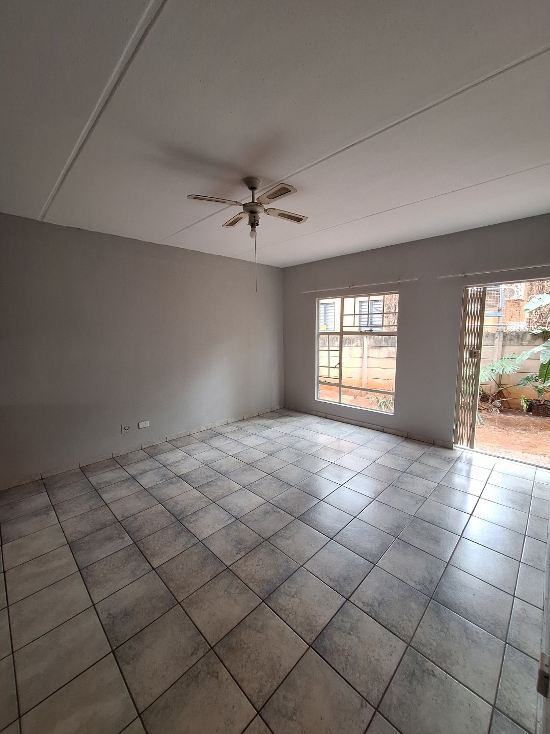 3 Bedroom Property for Sale in Die Hoewes Gauteng