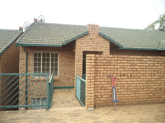 To Let 2 Bedroom Property for Rent in Faerie Glen Gauteng