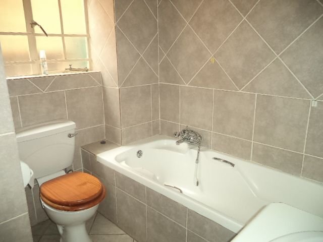 To Let 2 Bedroom Property for Rent in Faerie Glen Gauteng