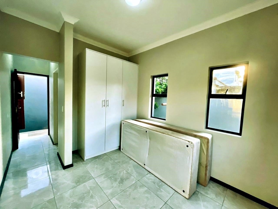 5 Bedroom Property for Sale in Amberfield Valley Gauteng