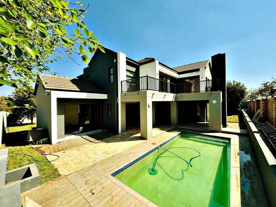 5 Bedroom Property for Sale in Amberfield Valley Gauteng