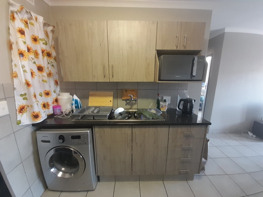 2 Bedroom Property for Sale in Heuweloord Gauteng