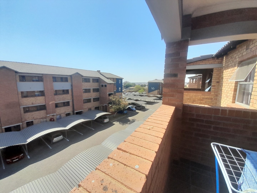 2 Bedroom Property for Sale in Heuweloord Gauteng