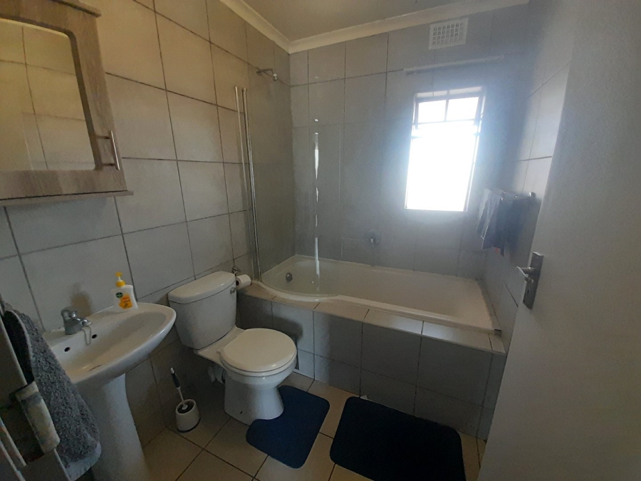 2 Bedroom Property for Sale in Heuweloord Gauteng