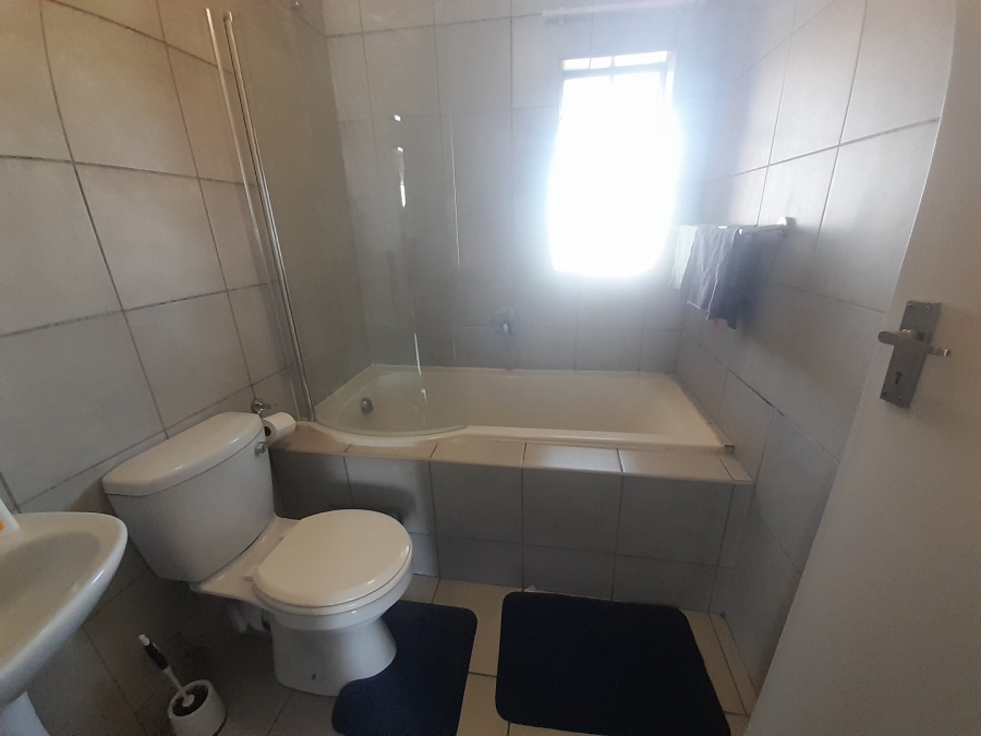 2 Bedroom Property for Sale in Heuweloord Gauteng