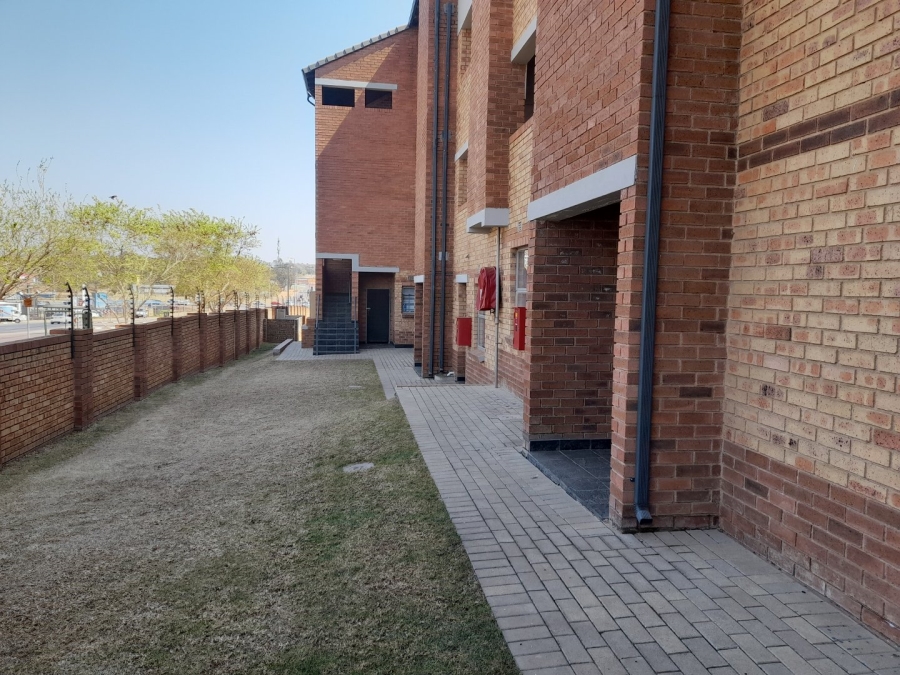 2 Bedroom Property for Sale in Heuweloord Gauteng