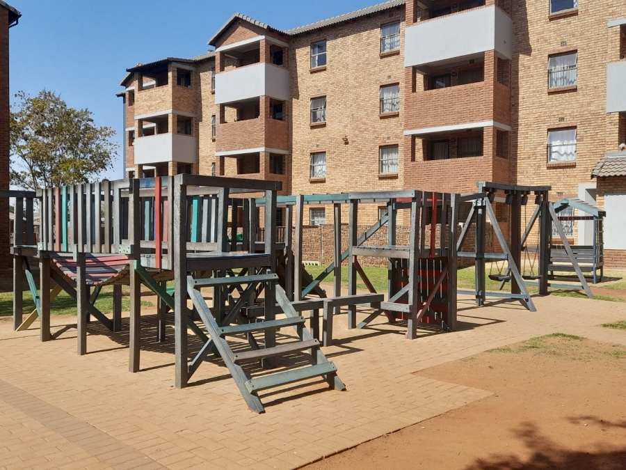 2 Bedroom Property for Sale in Heuweloord Gauteng