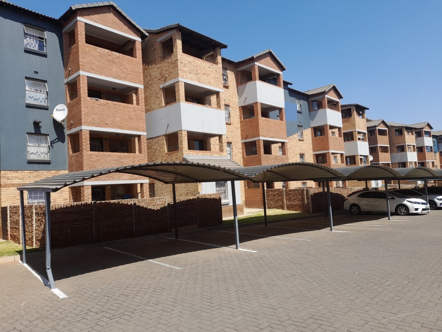 2 Bedroom Property for Sale in Heuweloord Gauteng