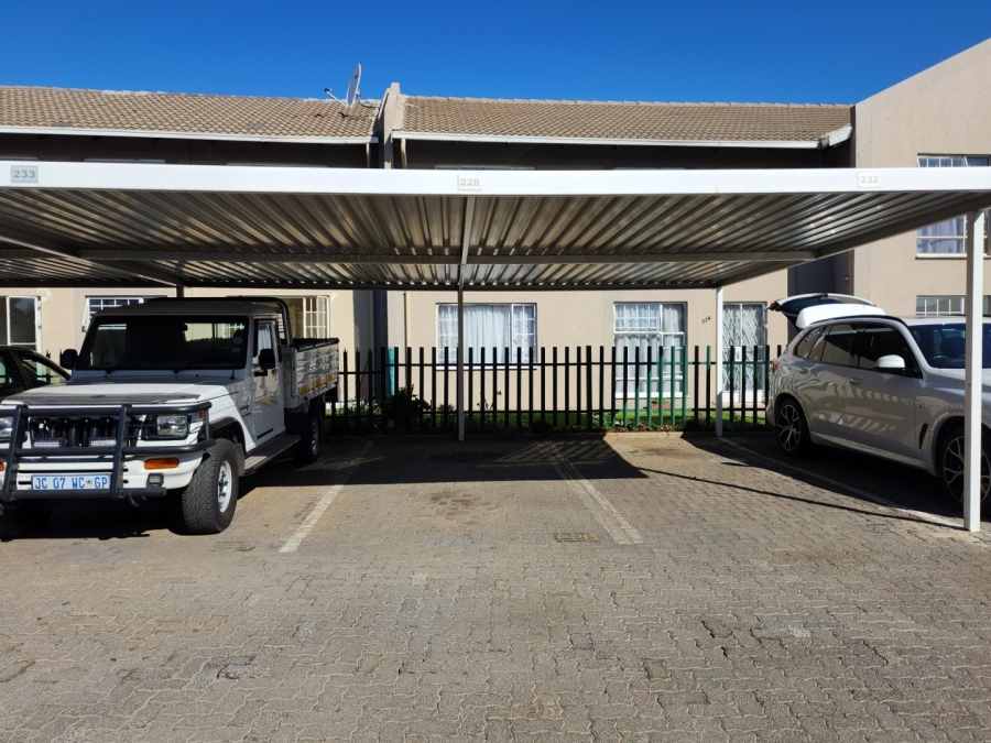 2 Bedroom Property for Sale in Ravenswood Gauteng