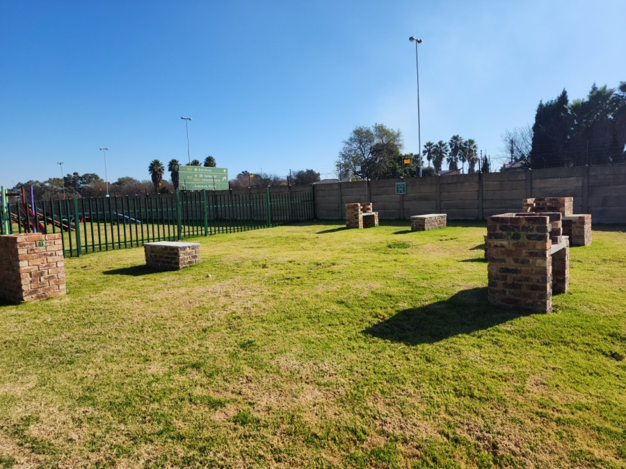 2 Bedroom Property for Sale in Ravenswood Gauteng