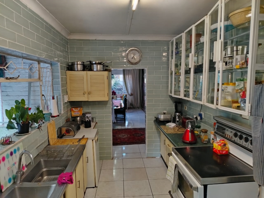 To Let 4 Bedroom Property for Rent in Kew Gauteng