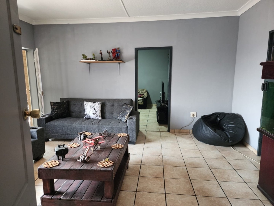 To Let 2 Bedroom Property for Rent in Malvern East Gauteng