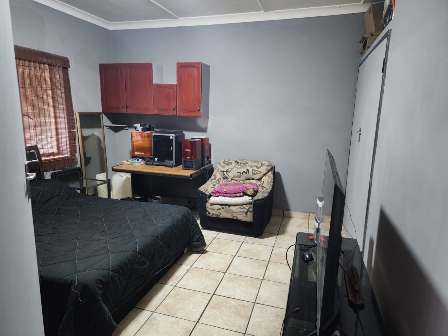 To Let 2 Bedroom Property for Rent in Malvern East Gauteng