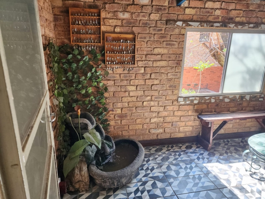 To Let 2 Bedroom Property for Rent in Malvern East Gauteng